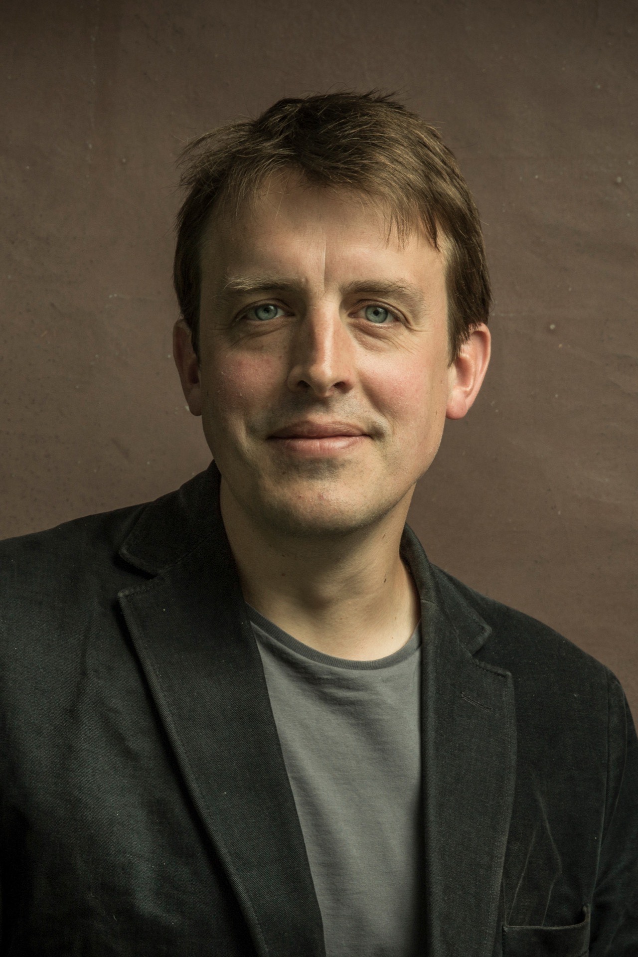 Portraitfoto von Oliver Bullough