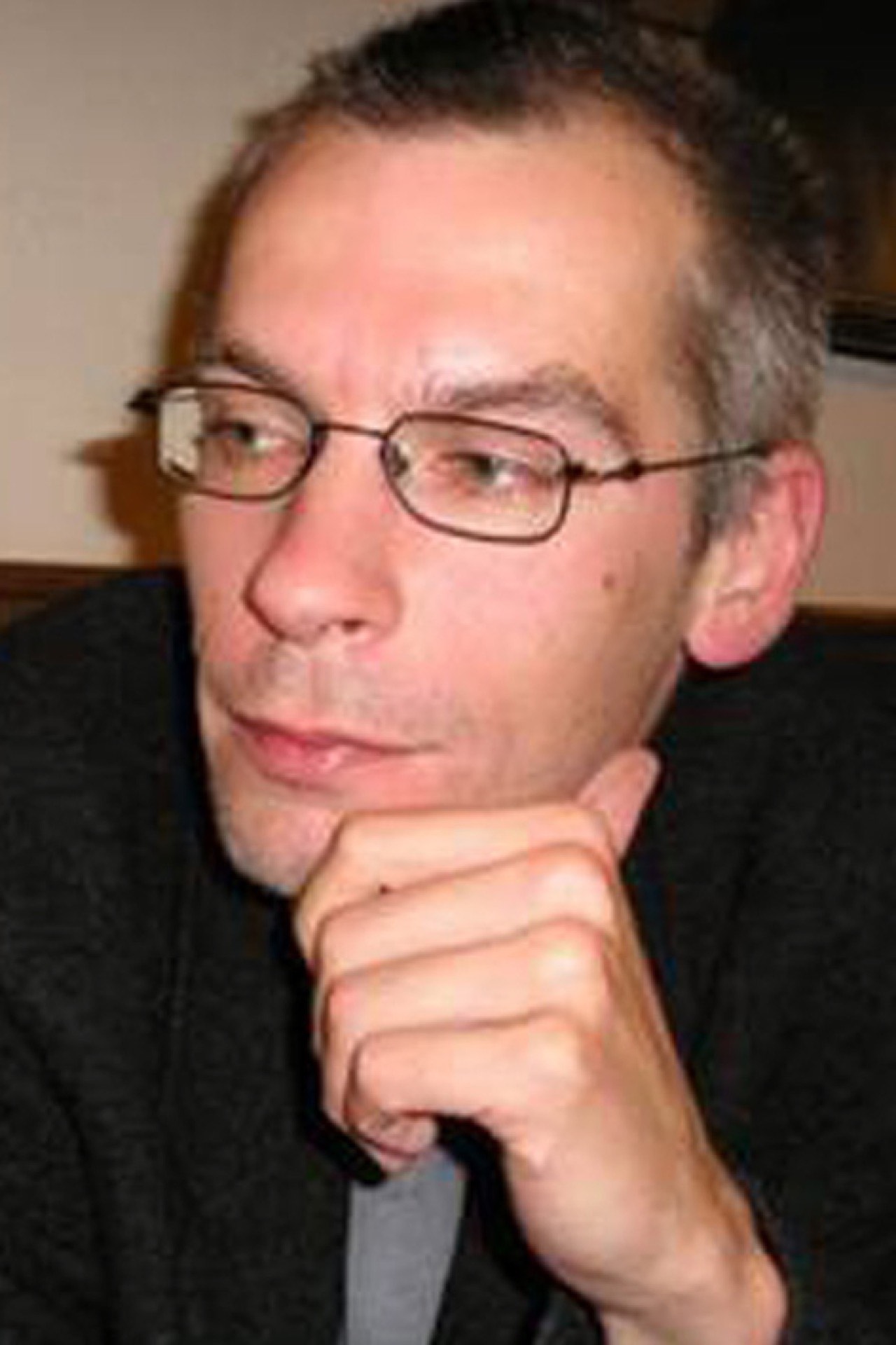 Portraitfoto von Jürgen Roth