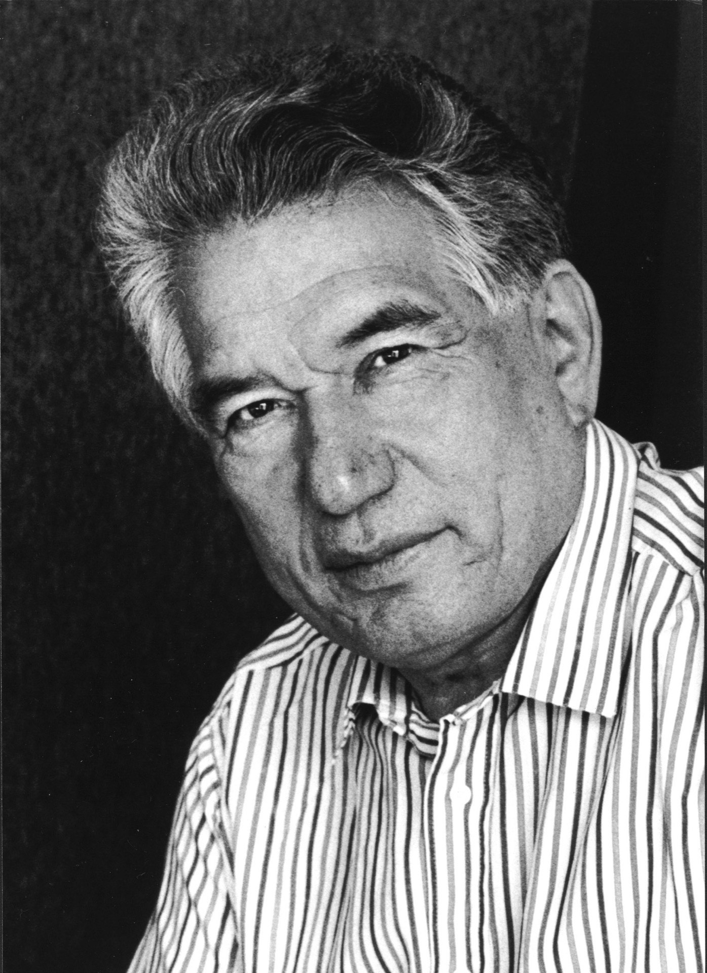 Portraitfoto von Tschingis Aitmatow