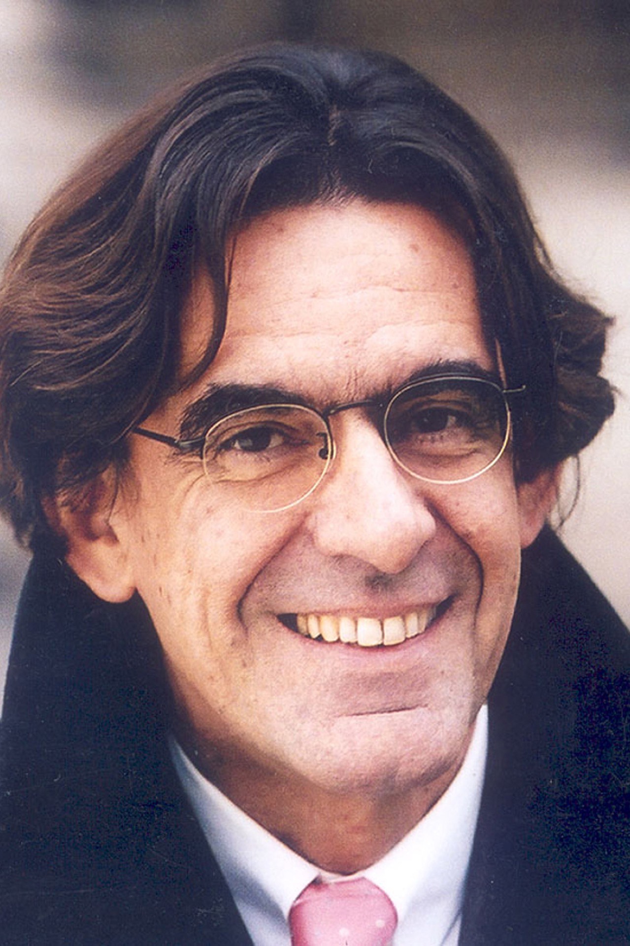 Portraitfoto von Luc Ferry